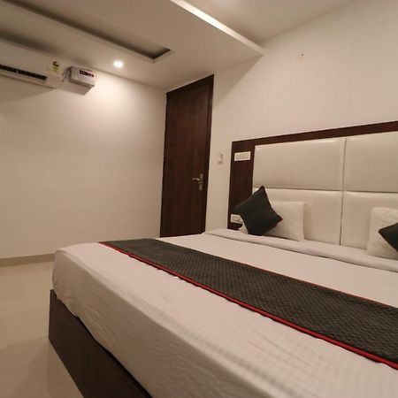 Hotel Tark inn Near IGI Airport New Delhi Eksteriør bilde