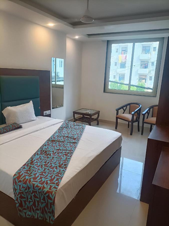 Hotel Tark inn Near IGI Airport New Delhi Eksteriør bilde