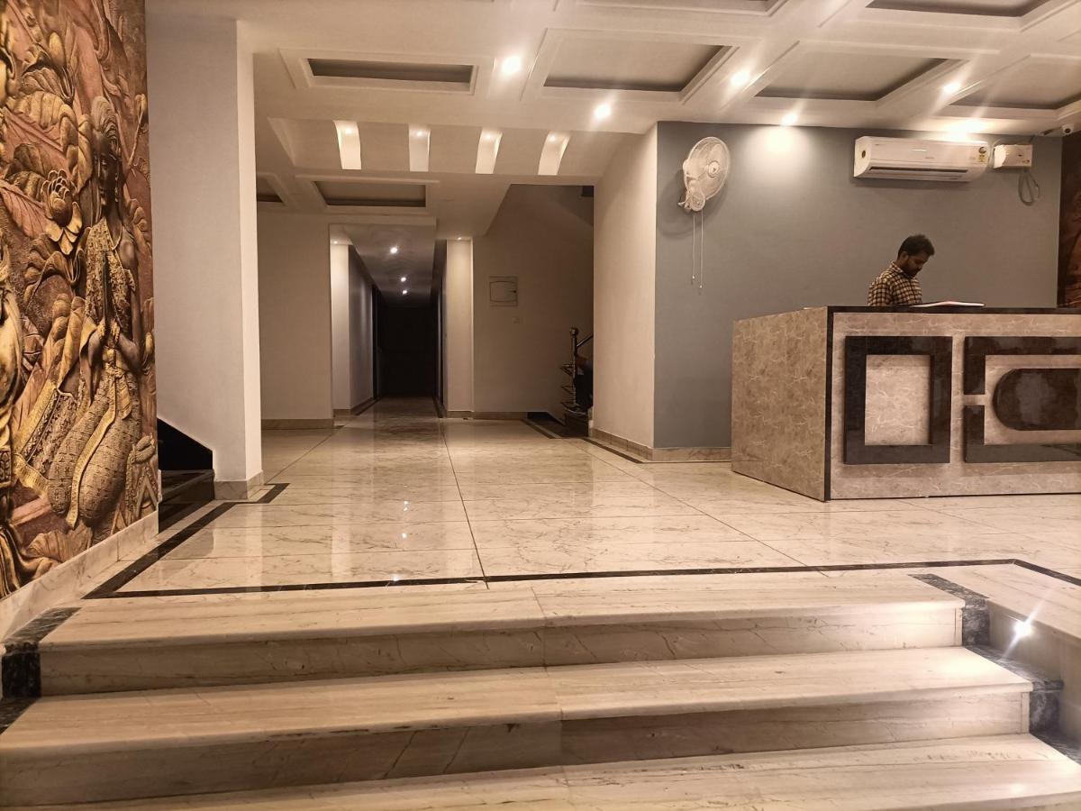 Hotel Tark inn Near IGI Airport New Delhi Eksteriør bilde