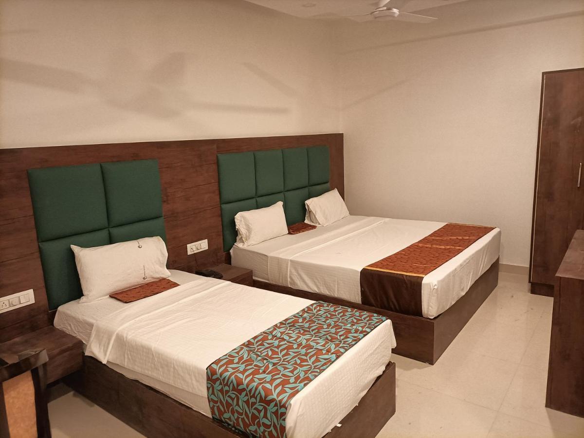 Hotel Tark inn Near IGI Airport New Delhi Eksteriør bilde
