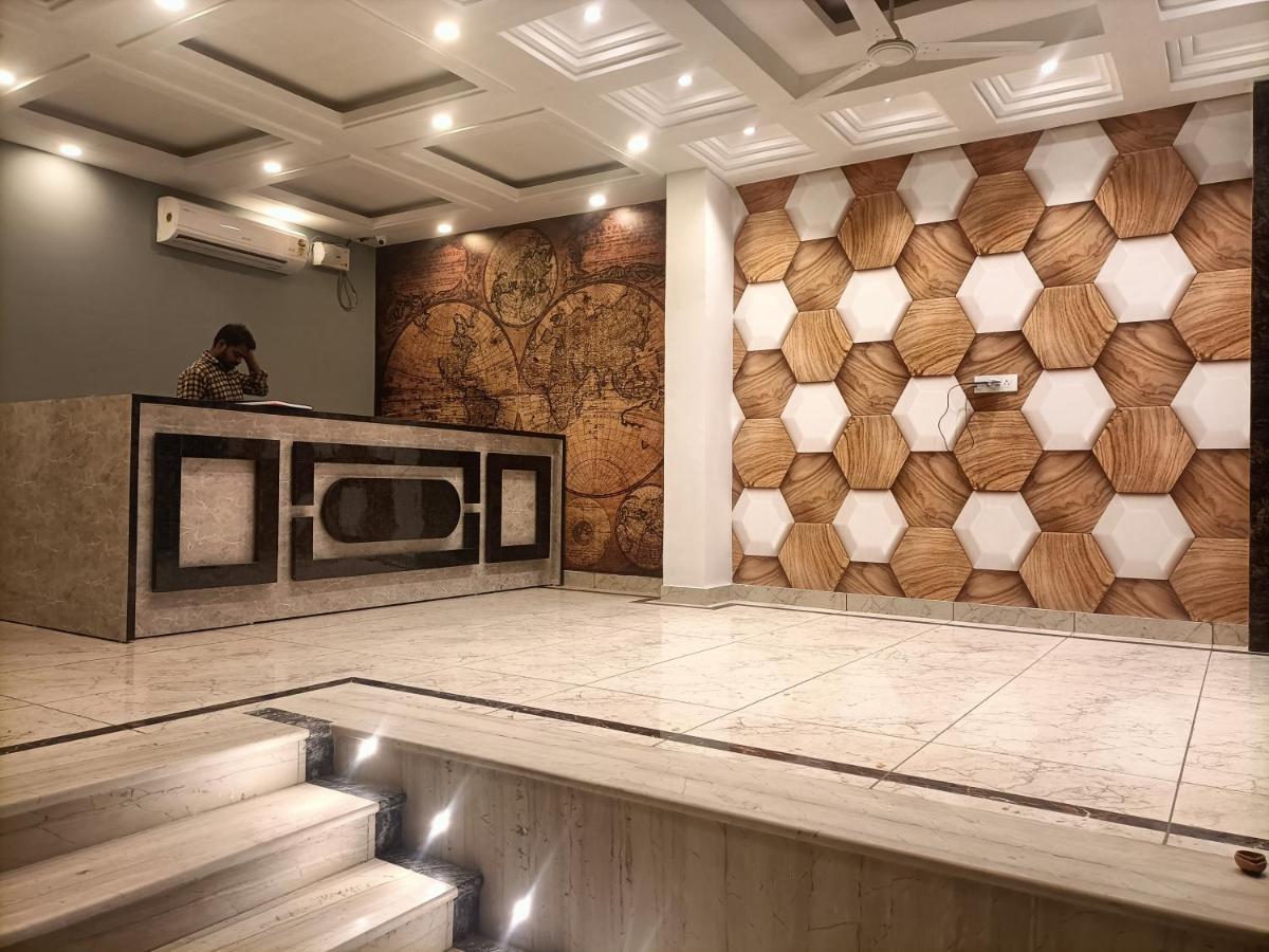 Hotel Tark inn Near IGI Airport New Delhi Eksteriør bilde