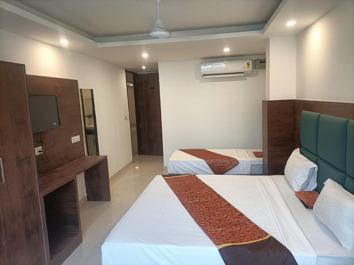 Hotel Tark inn Near IGI Airport New Delhi Eksteriør bilde