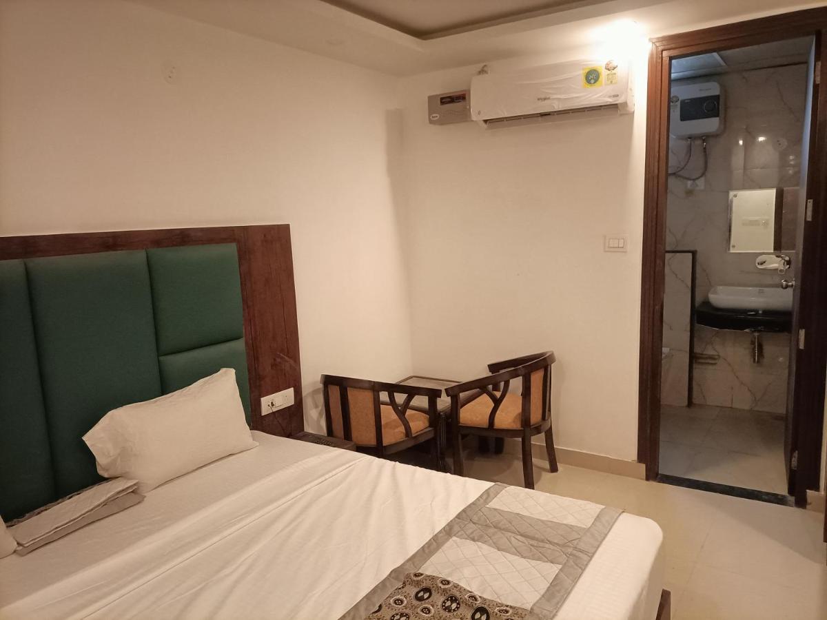 Hotel Tark inn Near IGI Airport New Delhi Eksteriør bilde