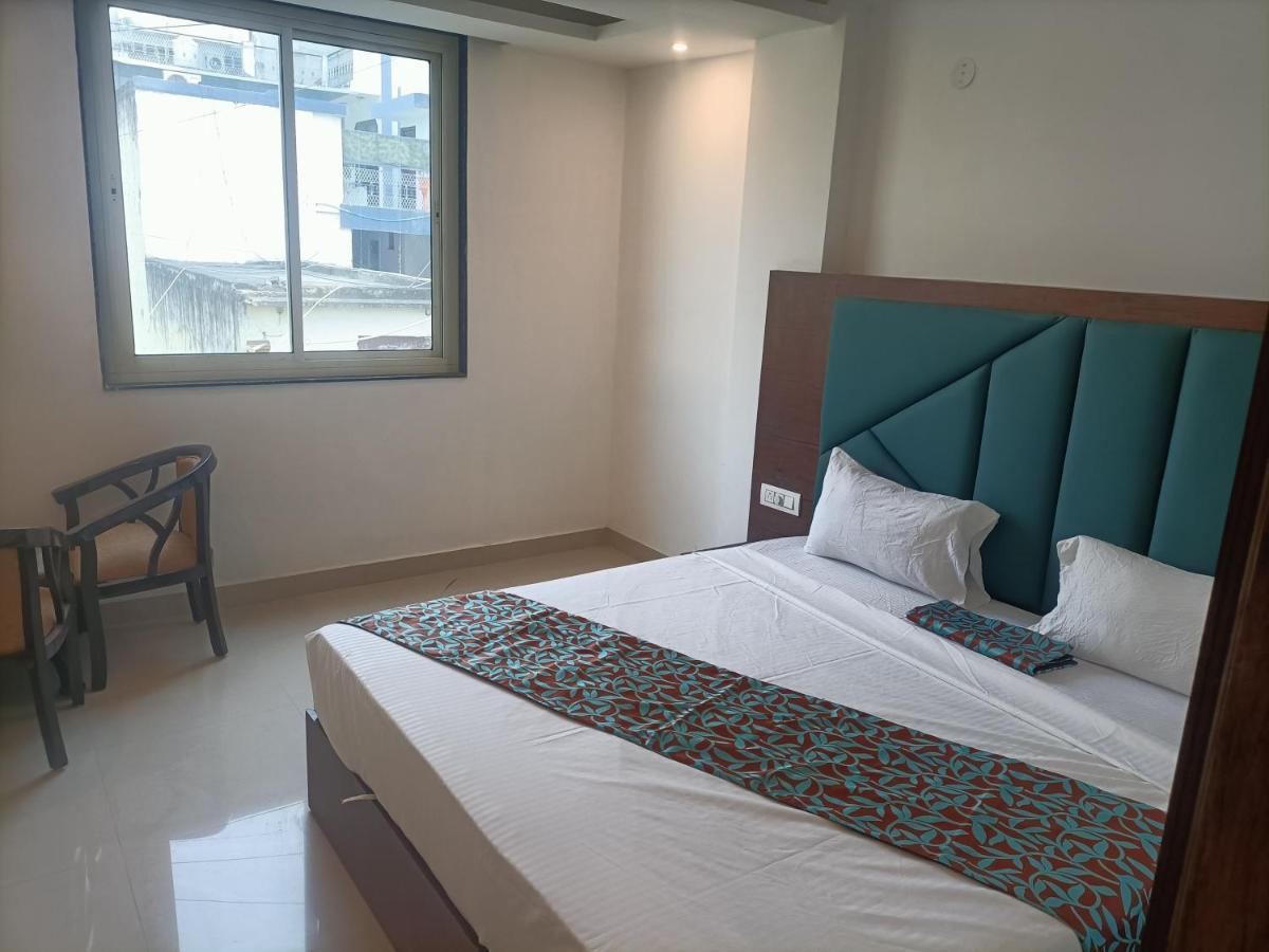 Hotel Tark inn Near IGI Airport New Delhi Eksteriør bilde