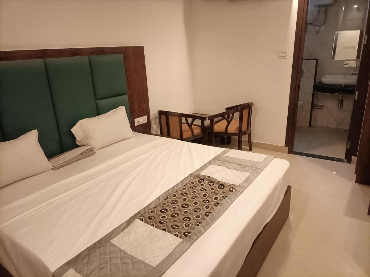 Hotel Tark inn Near IGI Airport New Delhi Eksteriør bilde