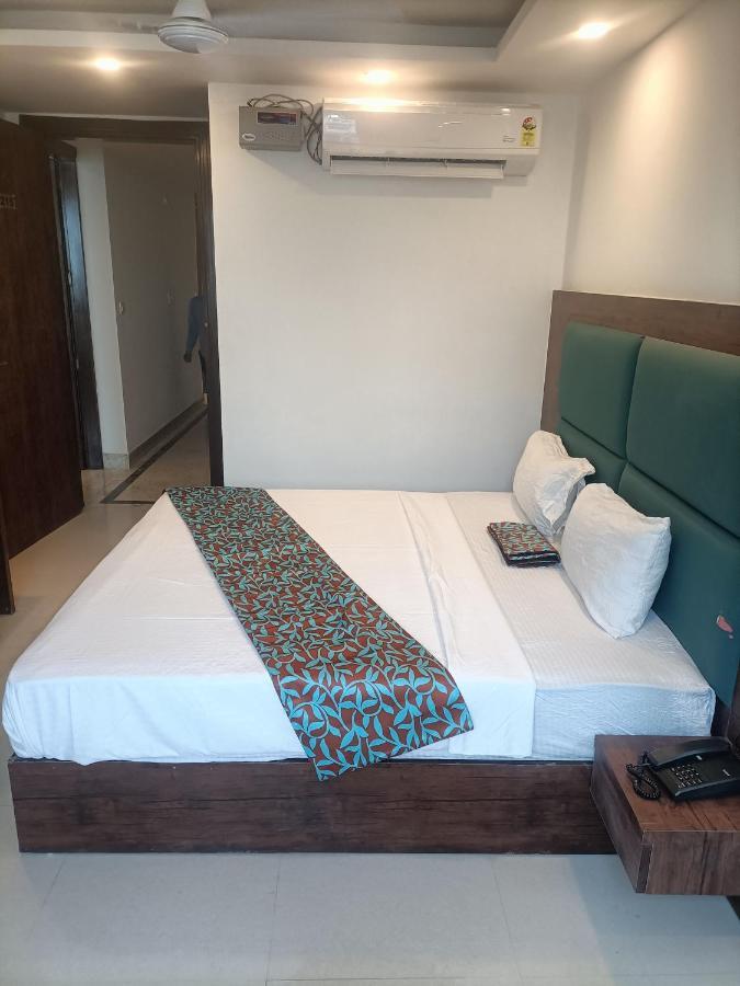 Hotel Tark inn Near IGI Airport New Delhi Eksteriør bilde