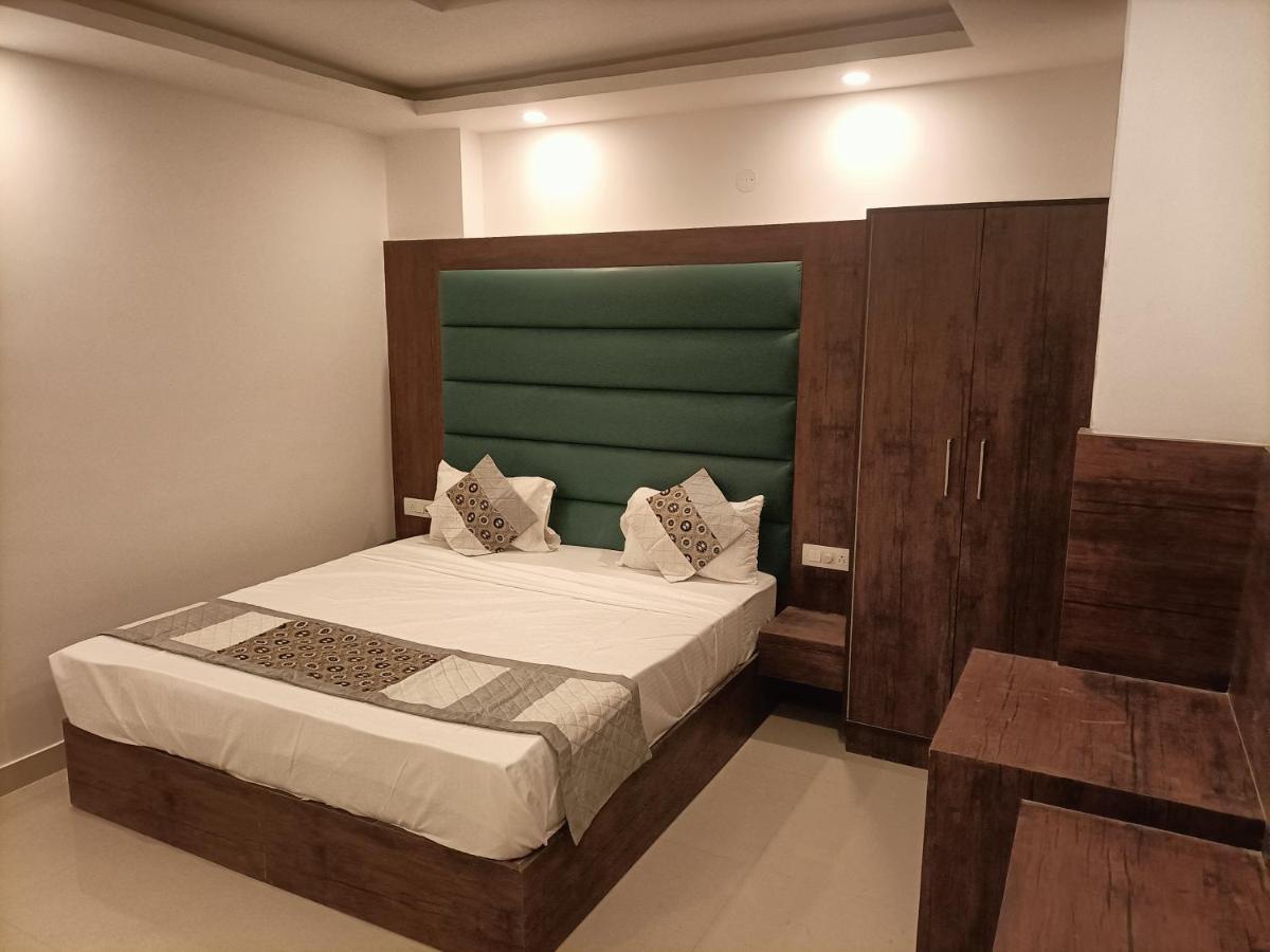 Hotel Tark inn Near IGI Airport New Delhi Eksteriør bilde