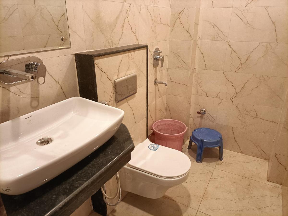 Hotel Tark inn Near IGI Airport New Delhi Eksteriør bilde