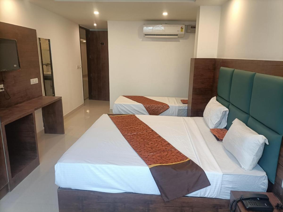 Hotel Tark inn Near IGI Airport New Delhi Eksteriør bilde