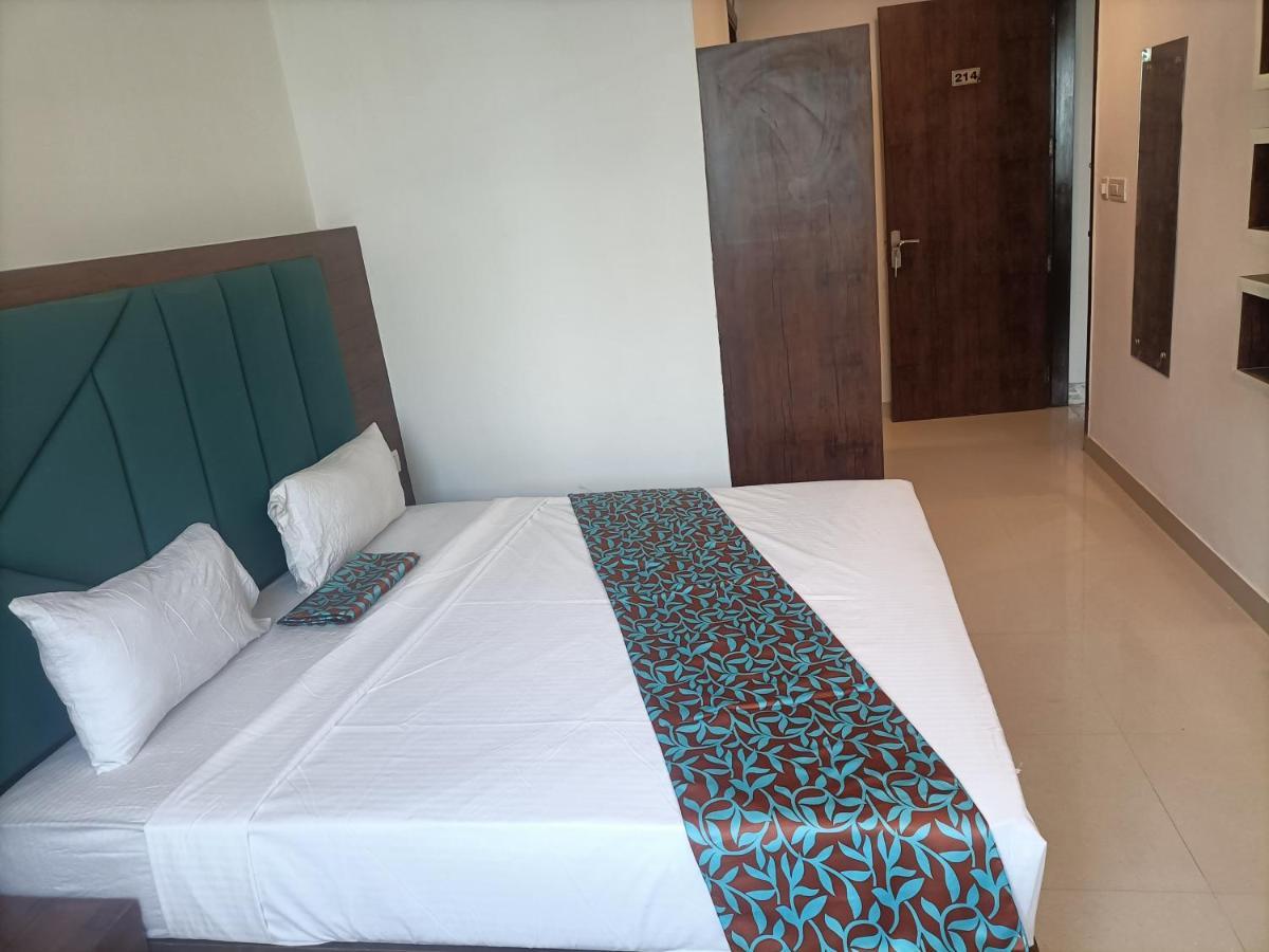 Hotel Tark inn Near IGI Airport New Delhi Eksteriør bilde