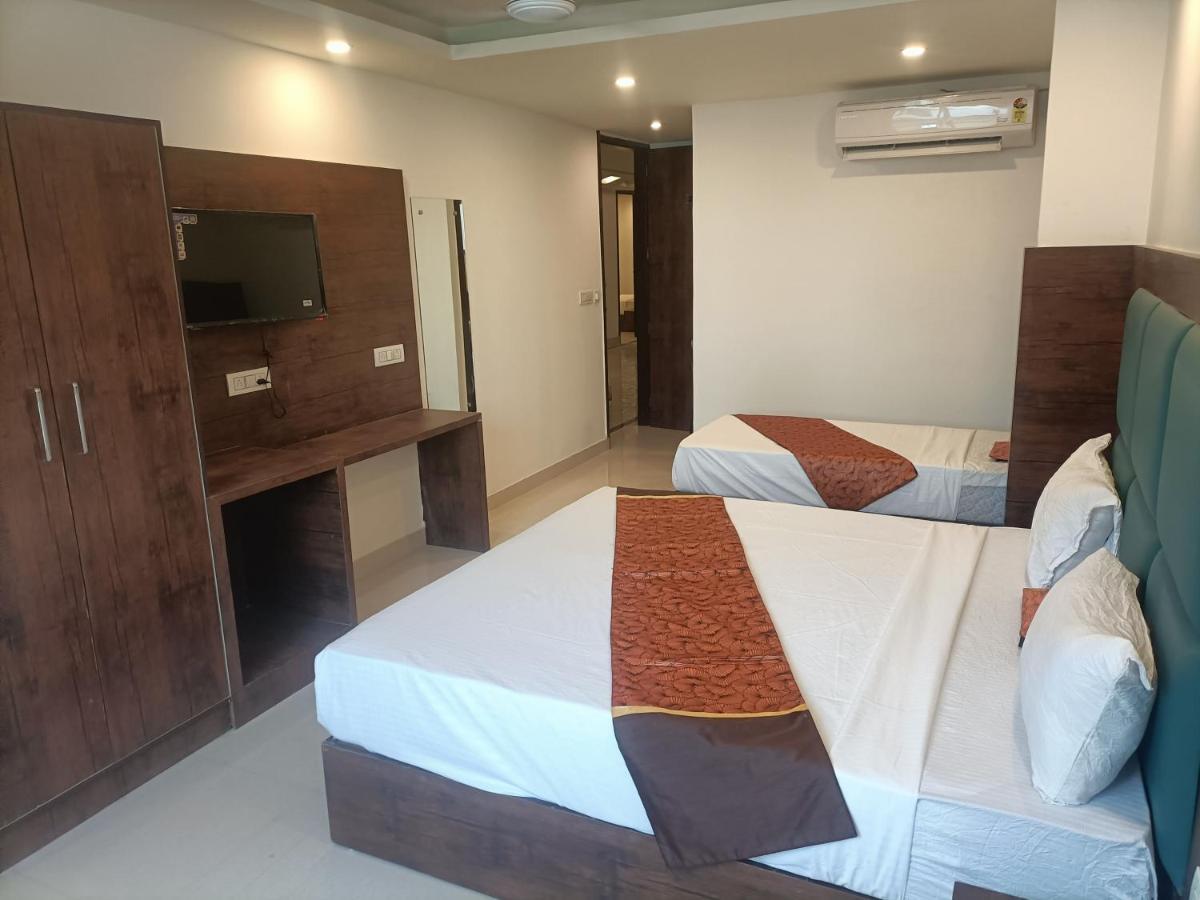 Hotel Tark inn Near IGI Airport New Delhi Eksteriør bilde