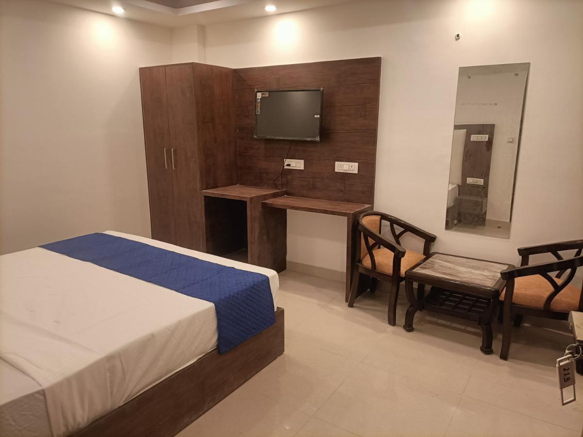 Hotel Tark inn Near IGI Airport New Delhi Eksteriør bilde