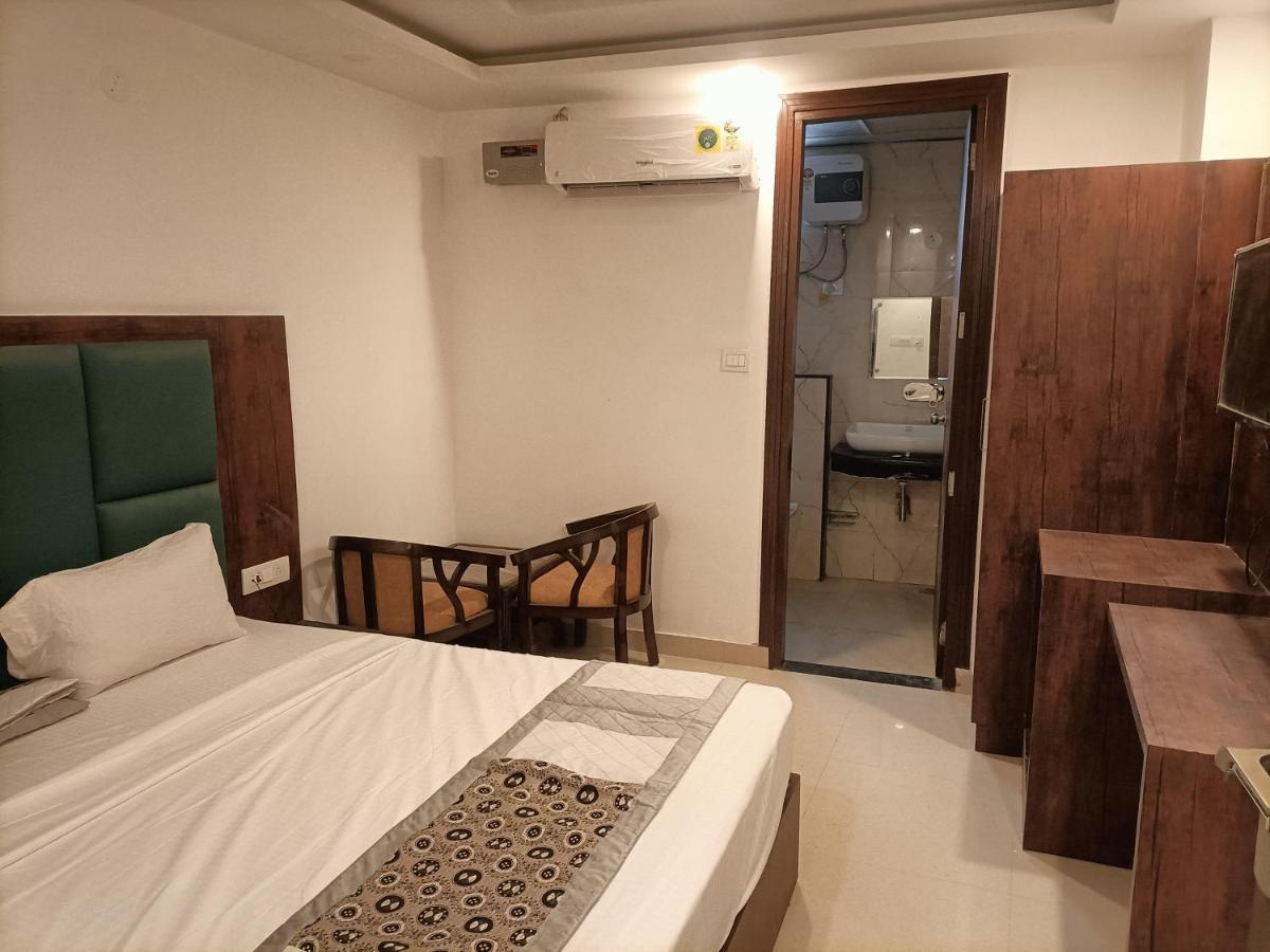 Hotel Tark inn Near IGI Airport New Delhi Eksteriør bilde