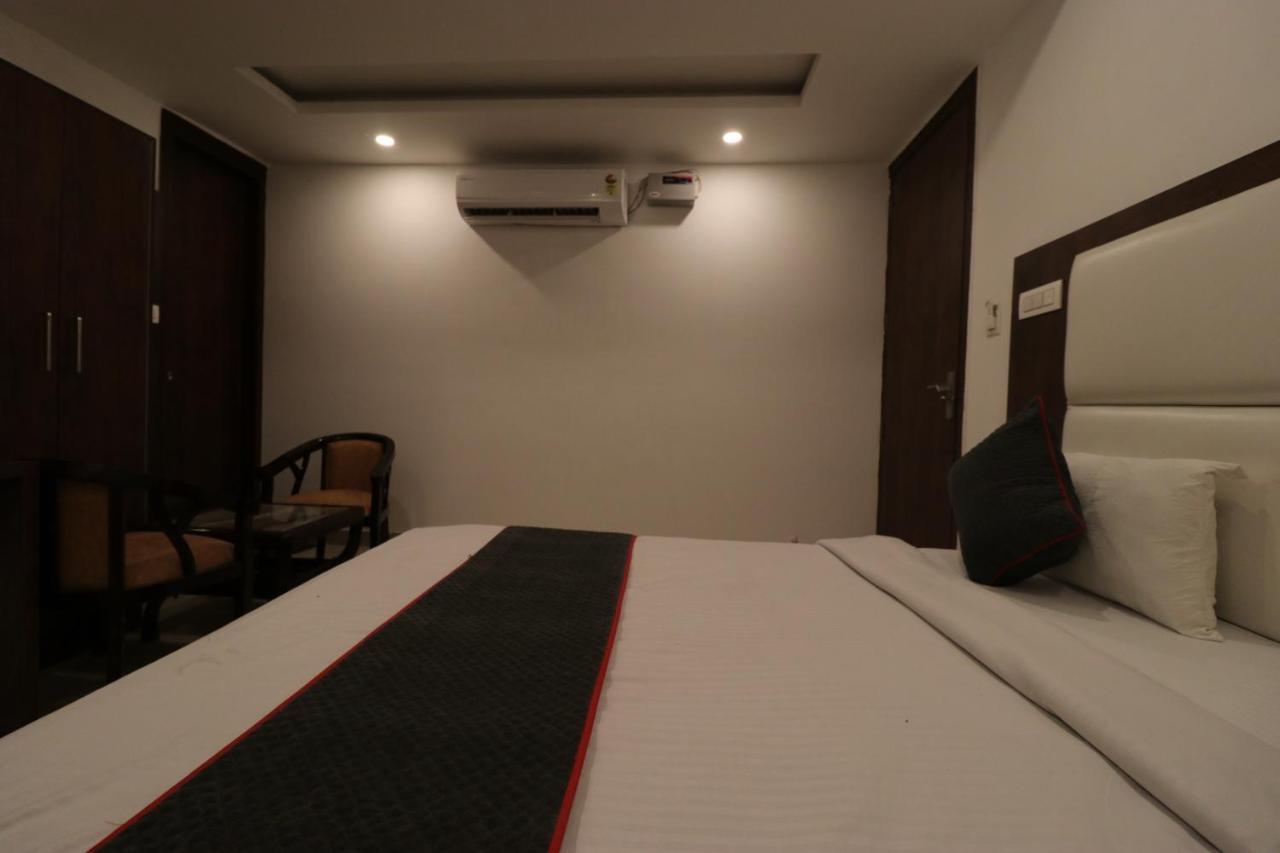 Hotel Tark inn Near IGI Airport New Delhi Eksteriør bilde